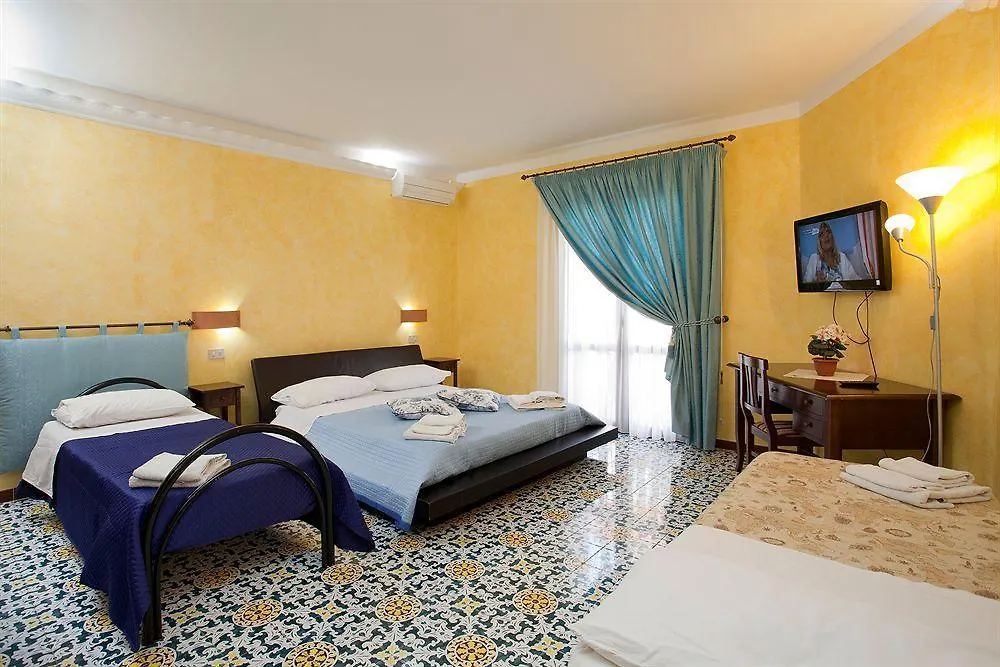 チーニジ クネシアス B＆B Bed & Breakfast