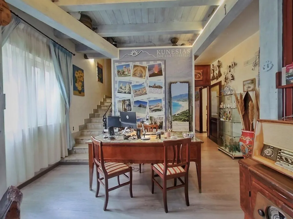 チーニジ クネシアス B＆B Bed & Breakfast