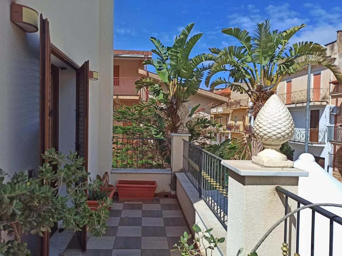 チーニジ クネシアス B＆B Bed & Breakfast 3*,