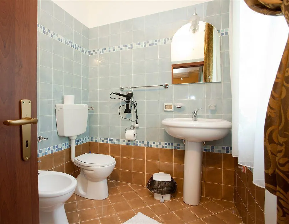 チーニジ クネシアス B＆B Bed & Breakfast イタリア