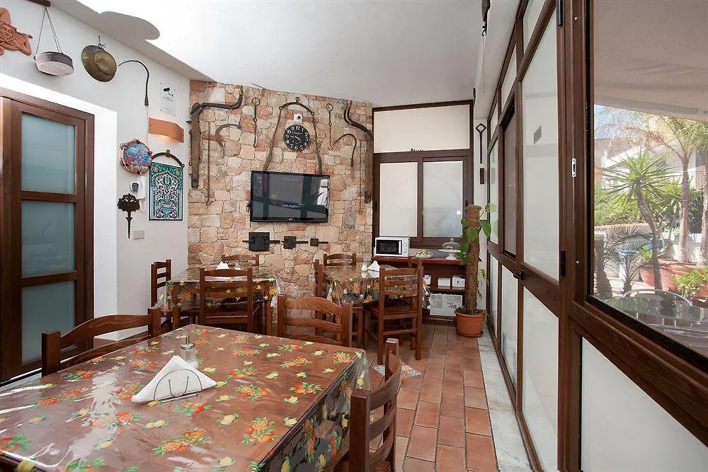 ***  チーニジ クネシアス B＆B Bed & Breakfast イタリア
