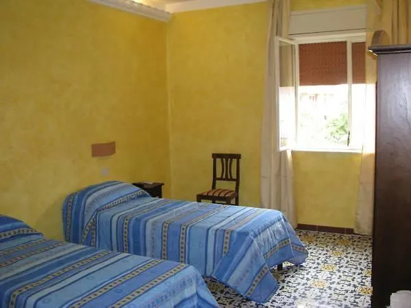 ***  チーニジ クネシアス B＆B Bed & Breakfast イタリア