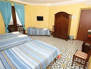 チーニジ クネシアス B＆B Bed & Breakfast 3*,