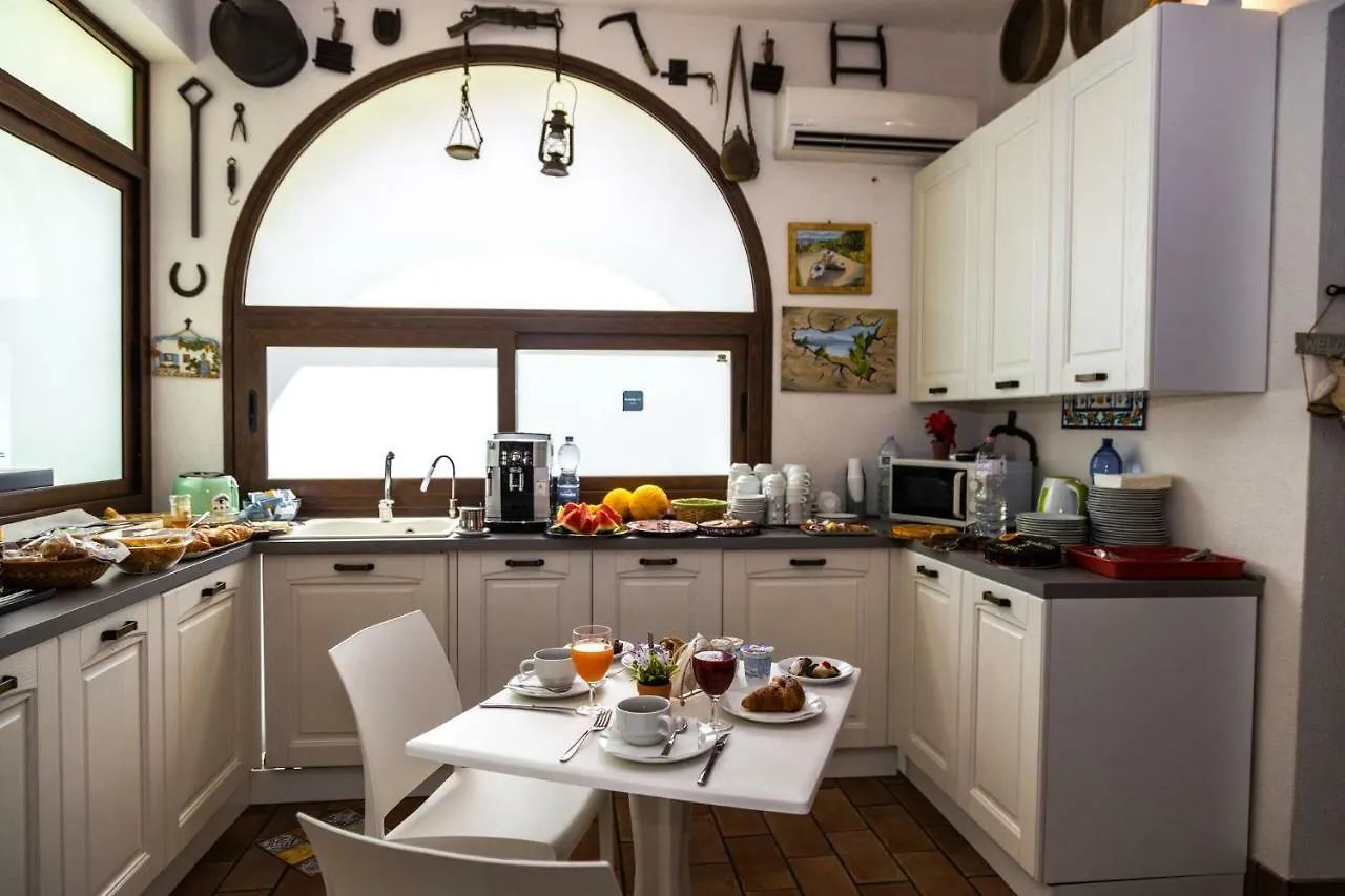 チーニジ クネシアス B＆B Bed & Breakfast イタリア