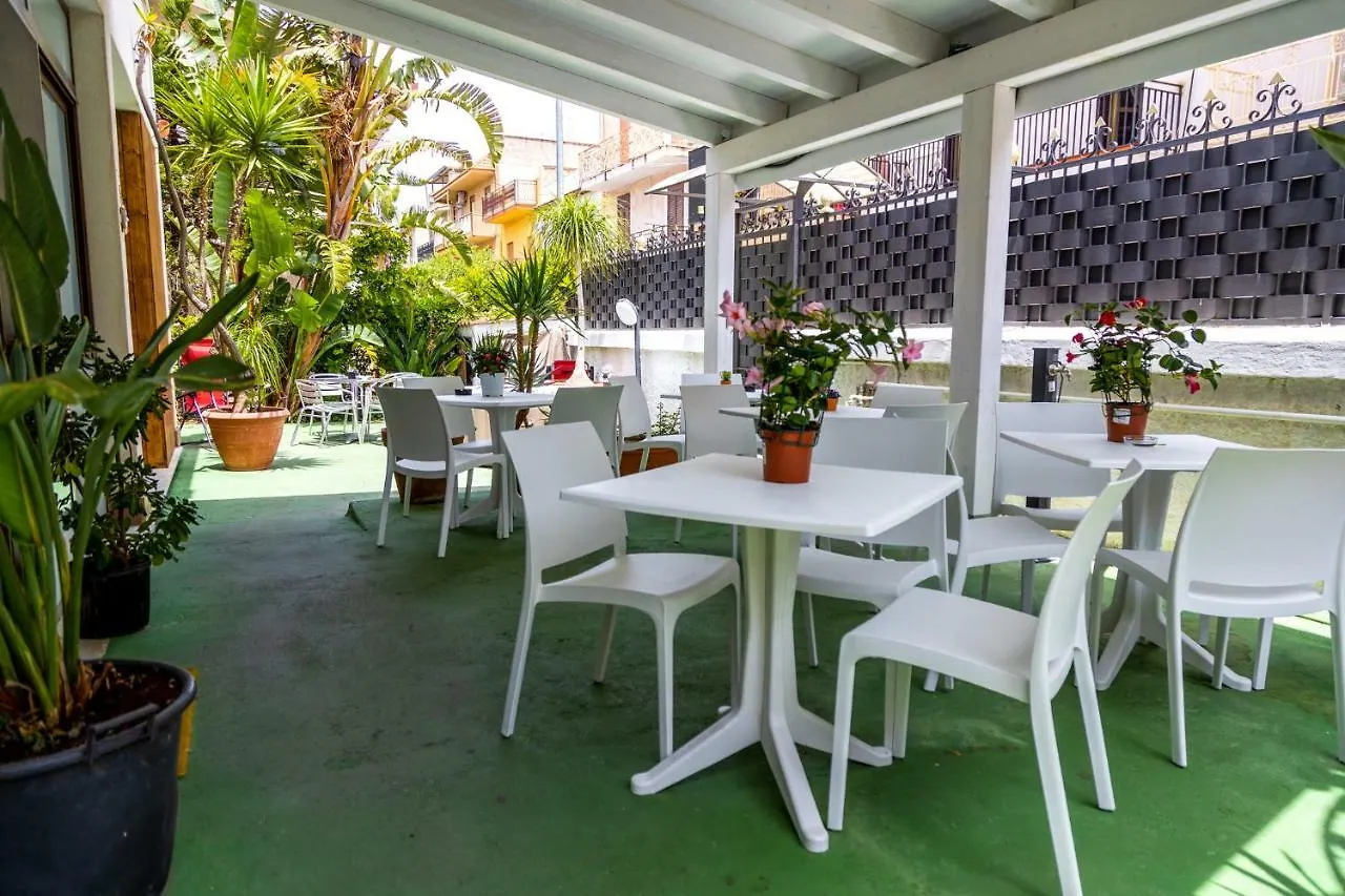 チーニジ クネシアス B＆B Bed & Breakfast イタリア